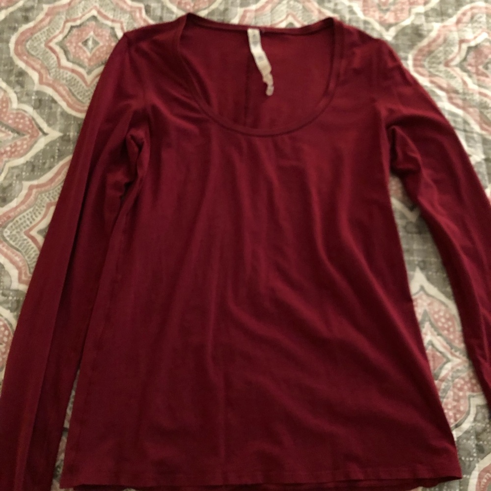 EUC Lululemon Burgundy long sleeve top